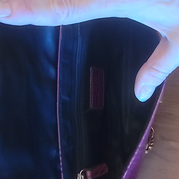 Elegant Purple Croc-Embossed Chain Bag - Picture 8 of 11